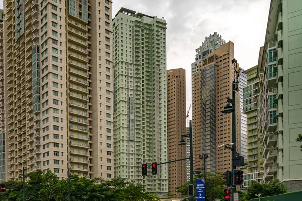 5 августа 2018 - Высотное здание в Бонифацио Глобал Сити, Тагиг, Метро Манила — стоковое фото