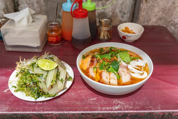 ブン・マム、おいしいベトナムの魚介麺スープ — ストック写真