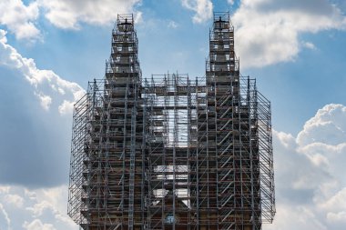 Saygon Notre-Dame Katedrali Bazilikası restorasyon sırasında iskelelerle kaplıydı.