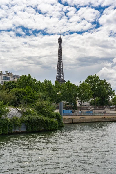 Piękny letni poranek w Paryżu, Sekwana — Zdjęcie stockowe