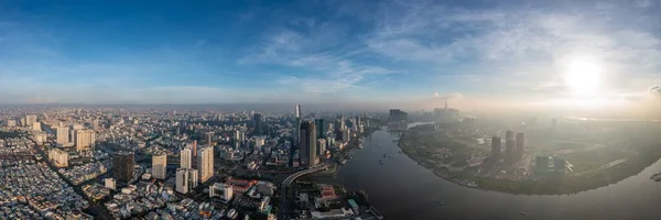 Sabah Ho Chi Minh şehrinin panorama fotoğrafı. — Stok fotoğraf