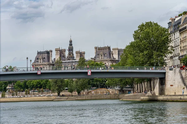 19 giugno 2019 - PARIGI, FRANCIA: La Senna e un ponte sul fiume — Foto Stock