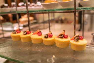 Meyveli lezzetli turta.