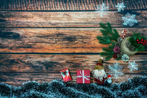 Kerst achtergrond met kleurrijke kerstversieringen — Stockfoto