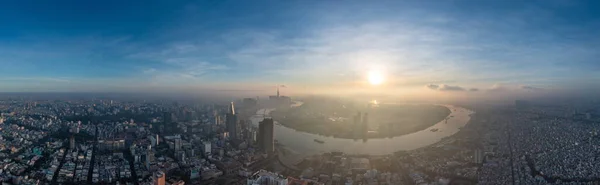 Panorama foto van Ho Chi Minh stad in de mistige ochtend — Stockfoto