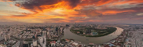 Saygon ufuk çizgileri, Vietnam 'ın inanılmaz günbatımı şehir manzarası — Stok fotoğraf