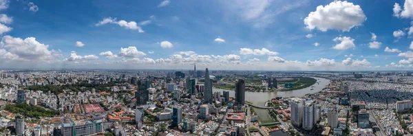 Ho Chi Minh şehri güzel bulutlu bir günde — Stok fotoğraf