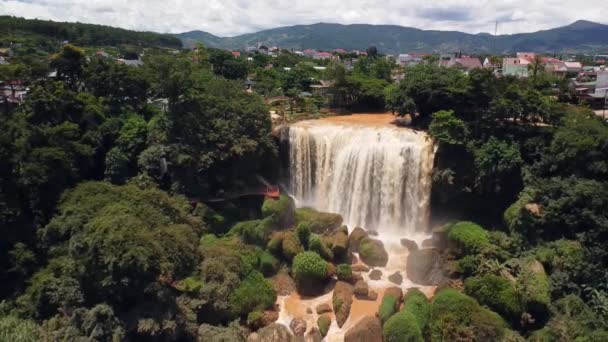 Aerial scenic view of tropical waterfall in jungle with huge rocks and greenery. — Stock Video