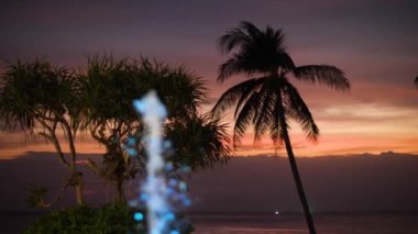 Sikilmiş ve sikilmemiş su fıskiyesi farklı renklere bürünüyor..