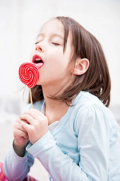 Enjoing lolly — Stockfoto