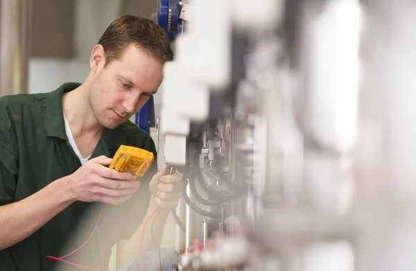 Male technician repairing agriculture machinery — Stock Photo, Image
