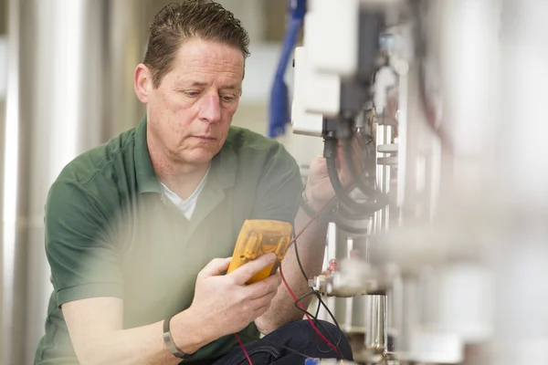 Male technician repairing agriculture machinery — Stock Photo, Image