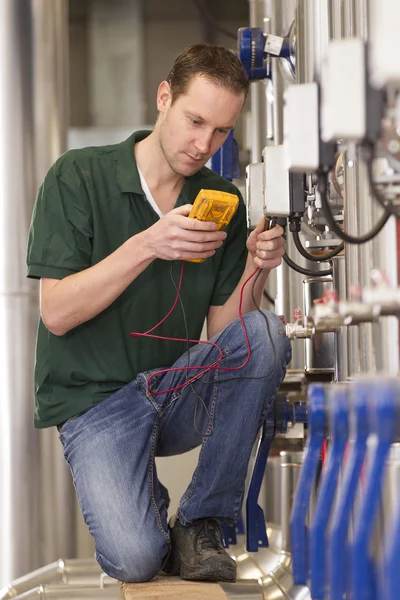 Male technician repairing agriculture machinery — Stock Photo, Image