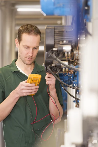 Male technician repairing agriculture machinery — Stock Photo, Image