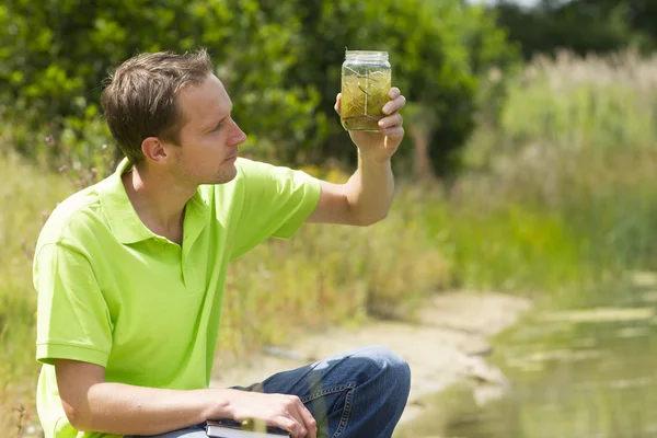 Enviromental scientist researching the environment and natural d — Stock Photo, Image