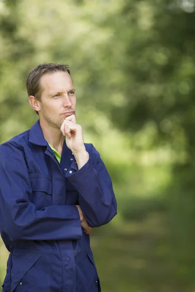 Positief denken concept van boer in het veld — Stockfoto