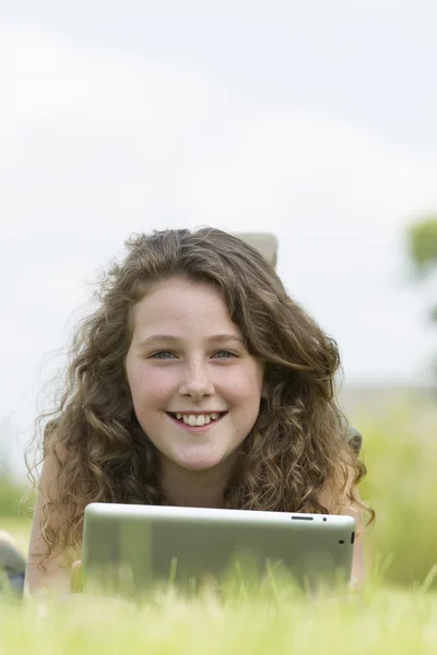 Pretty young girl exploring the environment and learning with ta — Stock Photo, Image