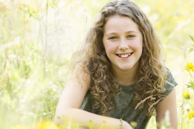 Kız izci pozitif düşünce ve fikir kavramı