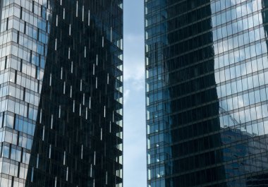 İki gökdelenler ile fütüristik arka plan