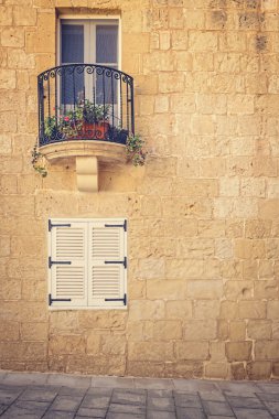 Mdina, Malta duvar eski balkonda. Vintage görüntü