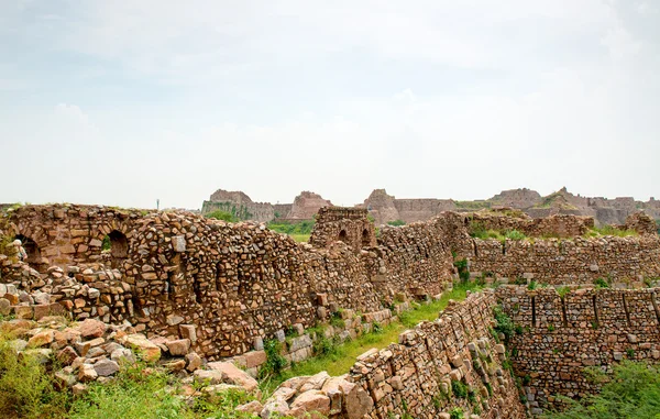 Ruinas del Fuerte Tughlaqabad en Delhi, India — Foto de Stock