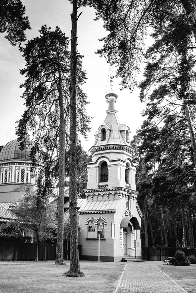 Orthodoxe kerk in jurmala, zwart-wit — Stockfoto