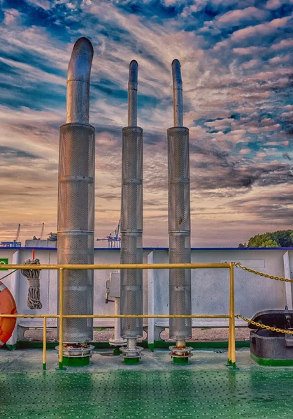 Ferry boat pipes over dramatic sky — Stock Photo, Image