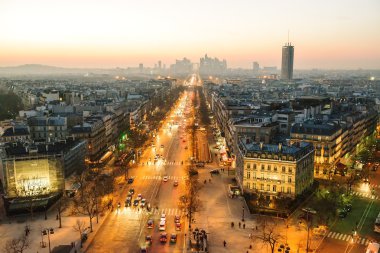 Zafer Takı görünümünden Paris Champs Elysees