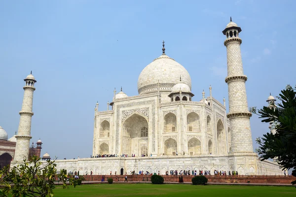 Taj mahal seitenansicht, agra, indien — Stockfoto