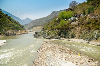 Kutsal Ganj Nehri akar bir vadide, Hindistan