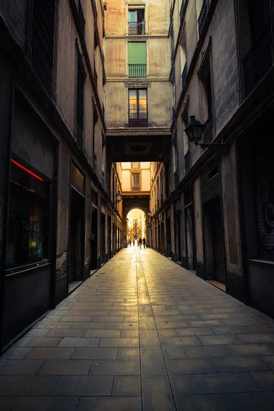 Straight narrow street in Gothic quarter, Barcelona. — 图库照片