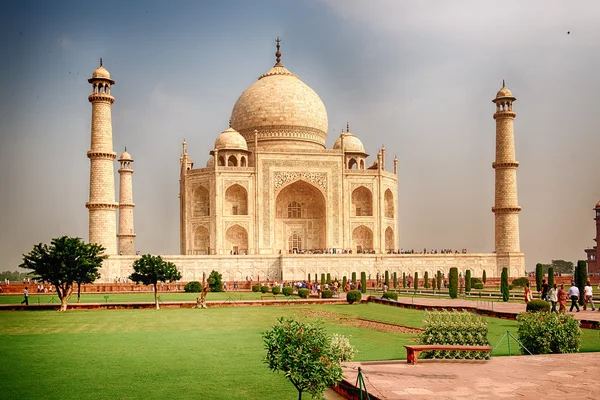 Taj Mahal Indie na chmurné počasí Stock Snímky