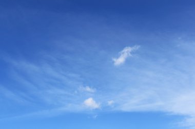 mavi berrak gökyüzü