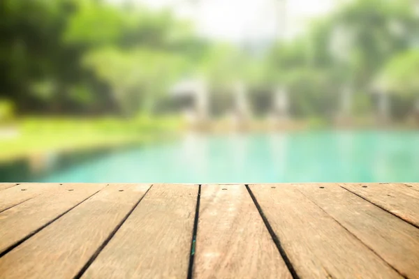 Mesa perto da piscina — Fotografia de Stock