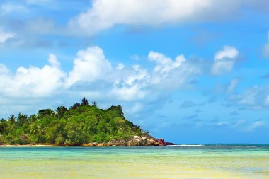 Seyşeller Adası güneşli