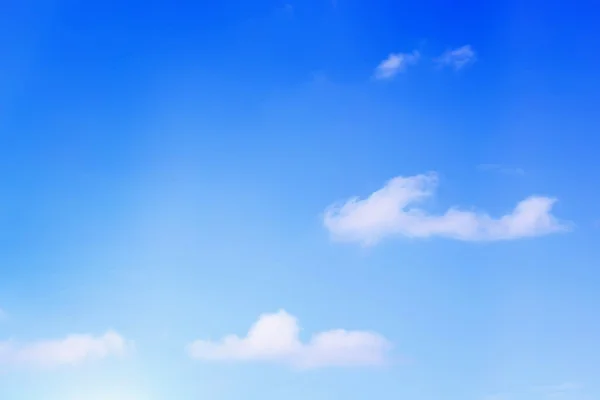 Nubes en el cielo azul — Foto de Stock