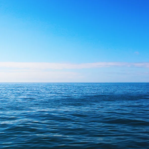 Vrachtschip in de oceaan — Stockfoto