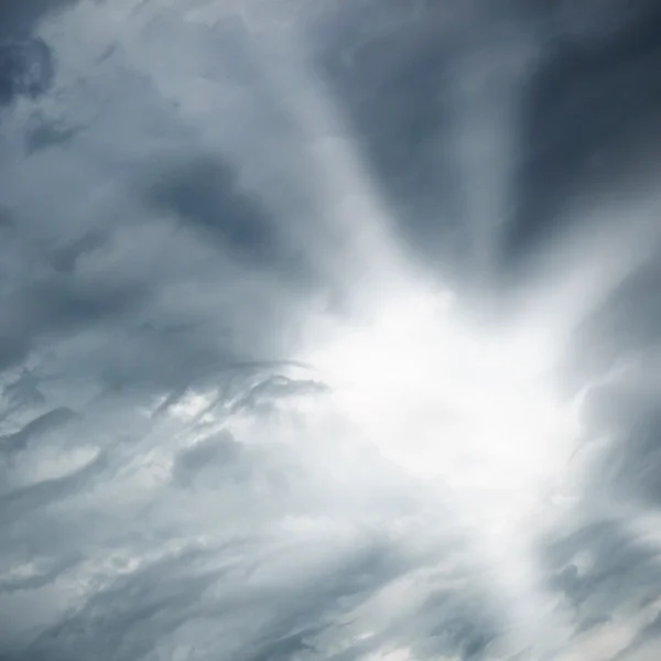 Cielo dramático con sol — Foto de Stock