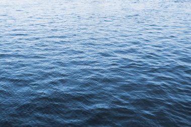 su yüzey dalgaları ile