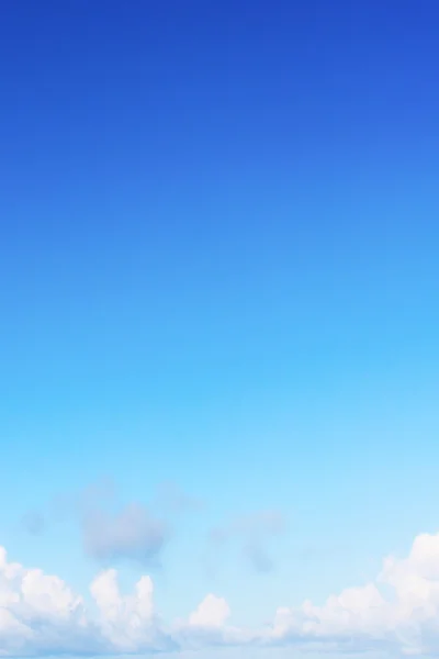 Cielo en las nubes en el horizonte — Foto de Stock