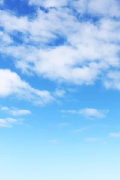 Cielo azul con hermosas nubes —  Fotos de Stock
