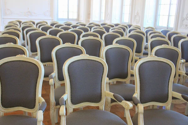 Stühle im Publikum — Stockfoto