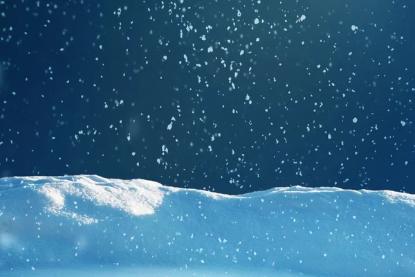 Cena de inverno e neve voadora — Fotografia de Stock