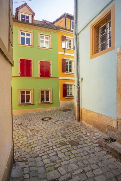 Alemanha Baviera Bamberg Moradias Coloridas Rua Paralelepípedos — Fotografia de Stock