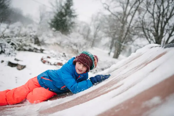 Canadá Ontario Niño Jugando Nieve —  Fotos de Stock