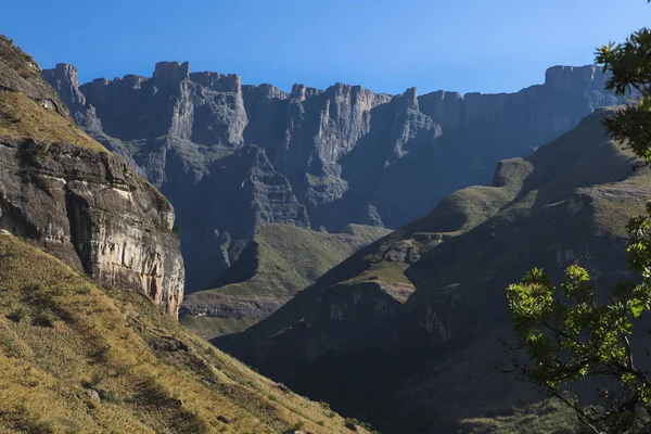 Ampitheatre Mountian Nel Royal Natal National Park Con Cielo Blu — Foto Stock