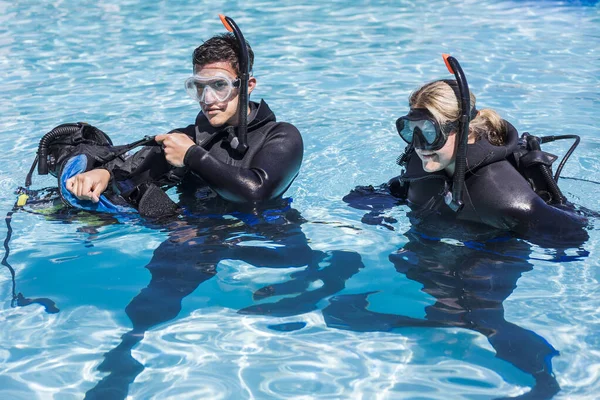 Formation Plongée Sous Marine Dans Une Piscine Étudiants Enlever Leurs — Photo