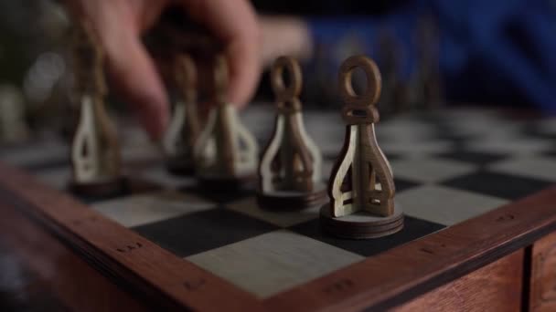 Pieza de ajedrez en imágenes de primer plano extremas — Vídeos de Stock