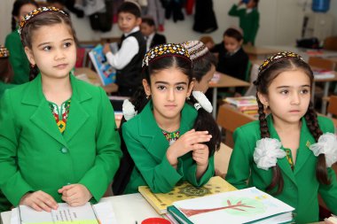 Ashgabad, Türkmenistan - 4 Kasım 2014. Öğrencilerin grup 