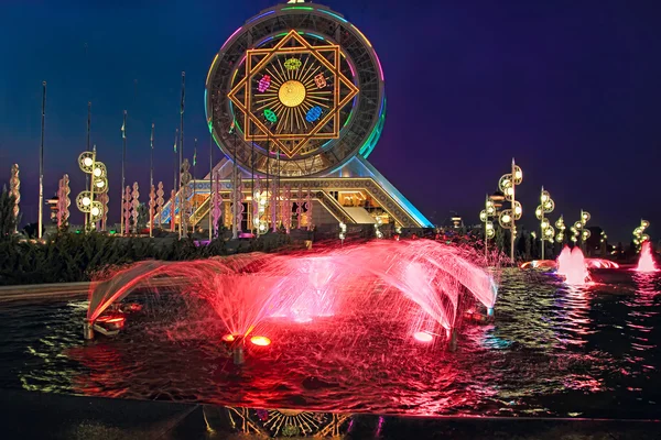 Ashgabat, Turkmenistan - October 14, 2015. Ferris wheel on the b — Stock Photo, Image